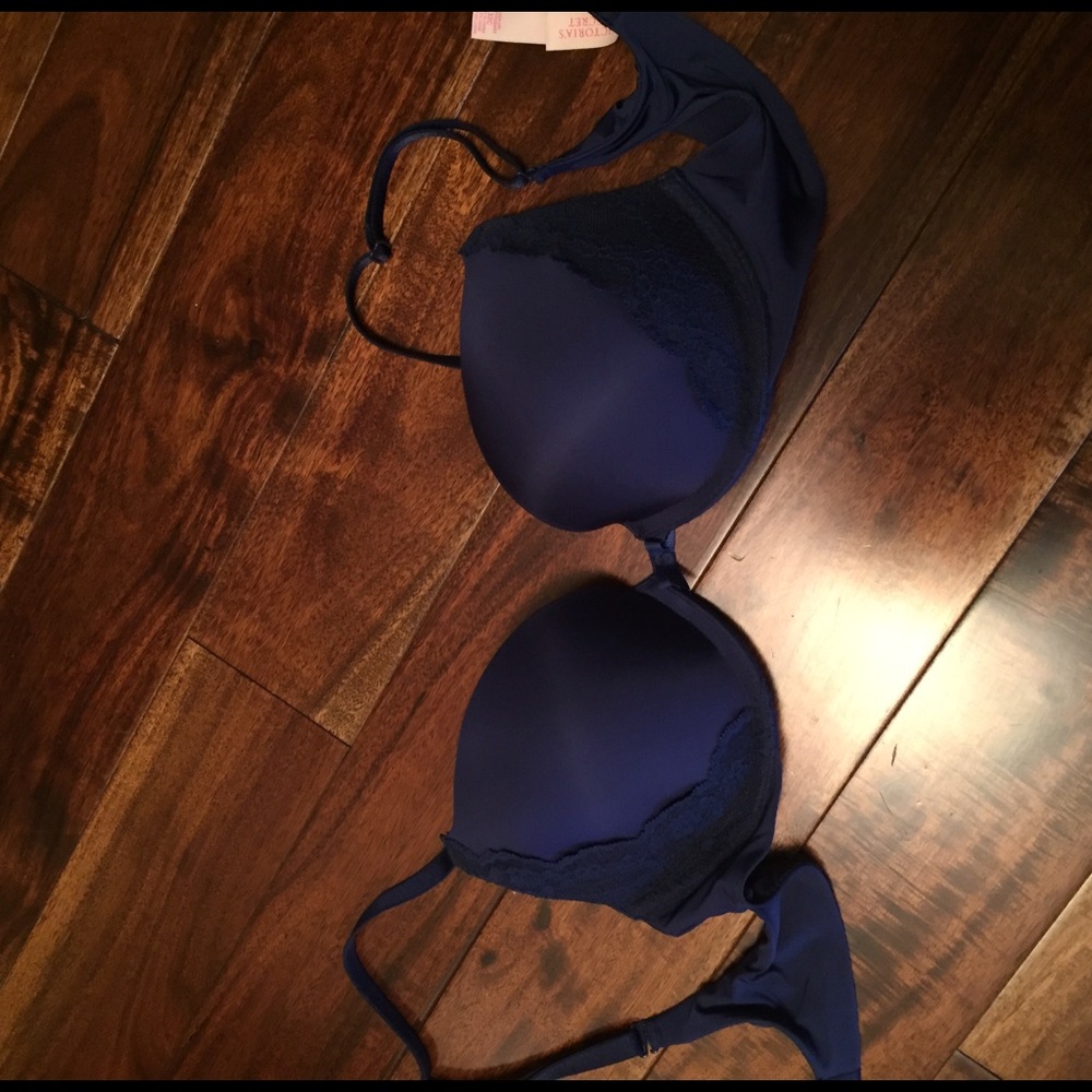 ❤️NWOT Victoria's Secret Navy push-up bra