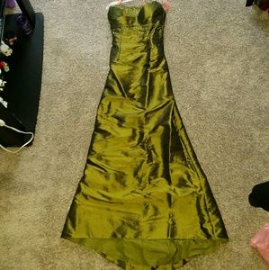 Long green strapless prom dress