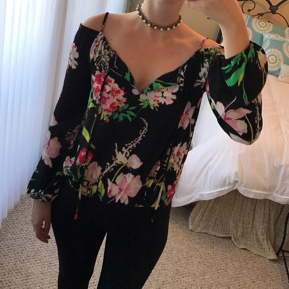 💐Medium Floral Open Shoulder Top - Picture 4 of 5