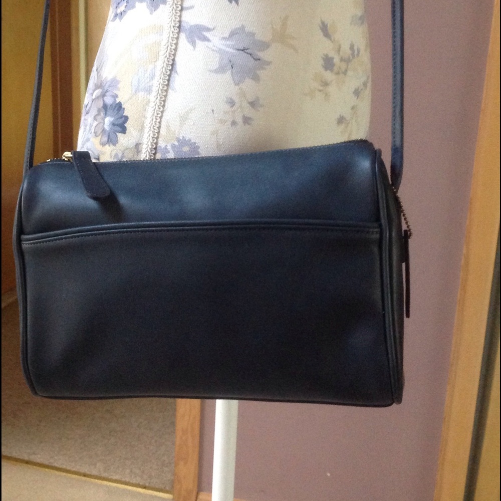 Authentic Coach Leather Navy Crossbody NIB