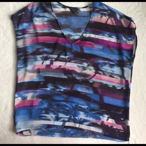 Guess Tops - ⭐️guess los angeles top size S Guess Tops - ⭐️guess los angeles top size S