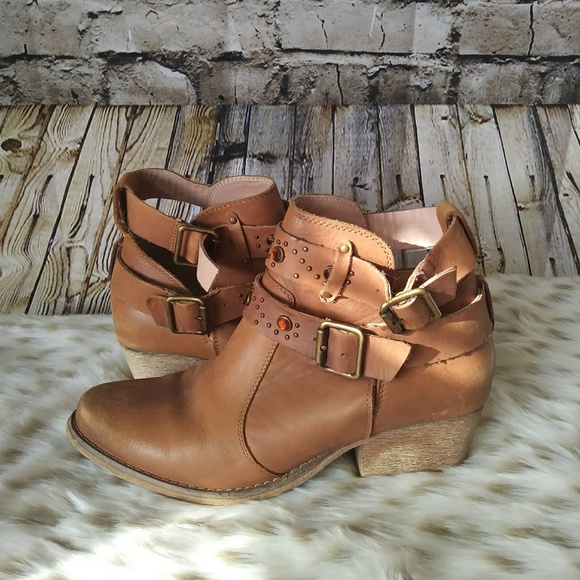 Betsey Johnson Shoes - LAST CHANCE Betsey Johnson tan leather boots