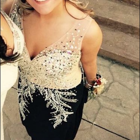 Long float silky prom dress wore it once - Picture 2 of 4