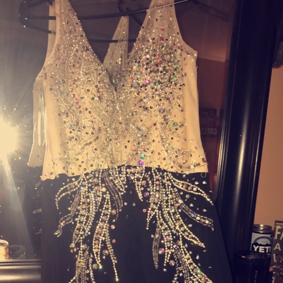 Long float silky prom dress wore it once - Picture 4 of 4