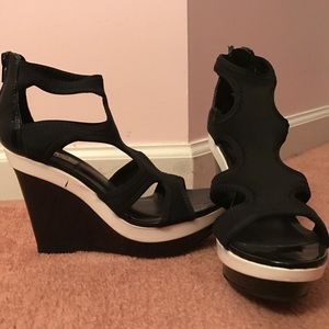 Vera Wang Wedges