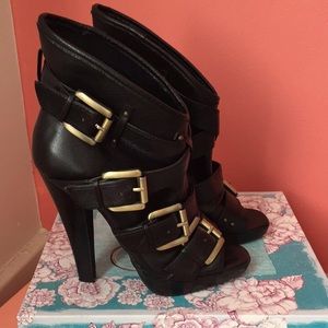 Black Aldo heels- NEVER WORN