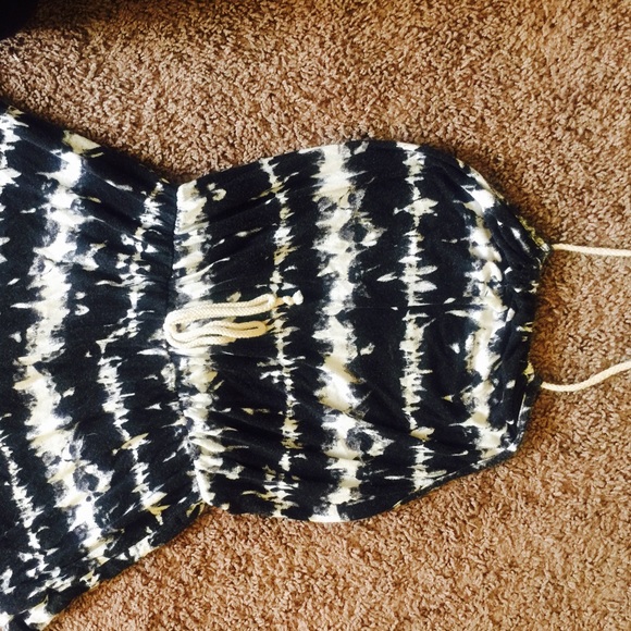 B&W backless tie-dye romper - Picture 3 of 5