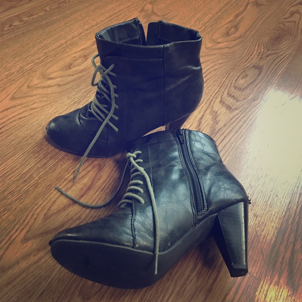 Grey Heeled ankle booties