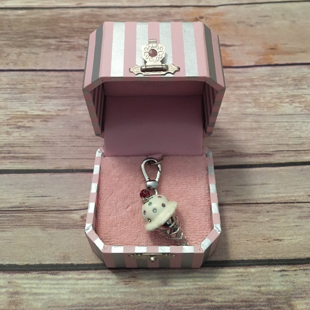 Juicy charm ice cream