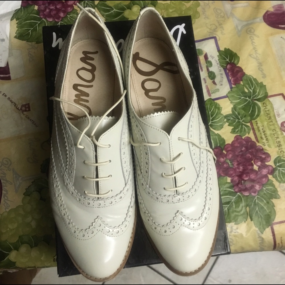 White oxfords comes with box