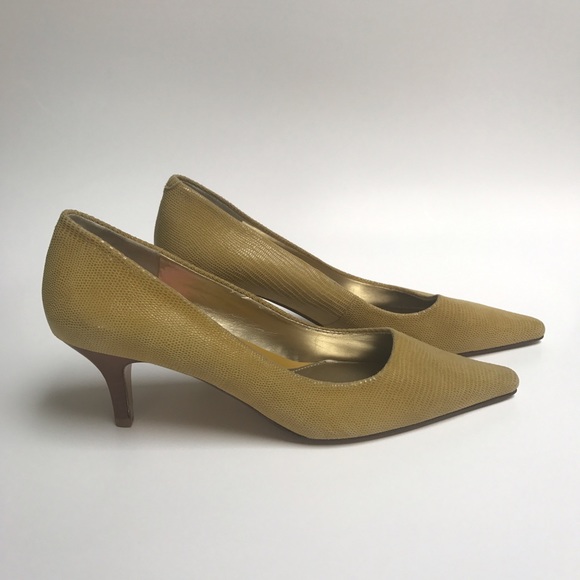 Bandolino Yellow Leather Heels Size 6 1/2 M - Picture 1 of 7