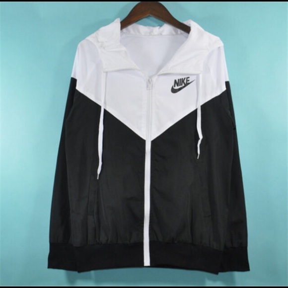 Nike jacket, wore once it's too small PRICE FIRM - Picture 1 of 3
