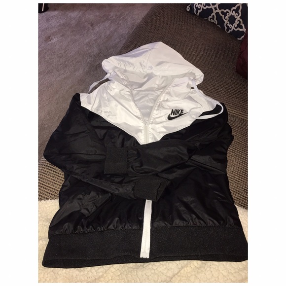 Nike jacket, wore once it's too small PRICE FIRM - Picture 2 of 3