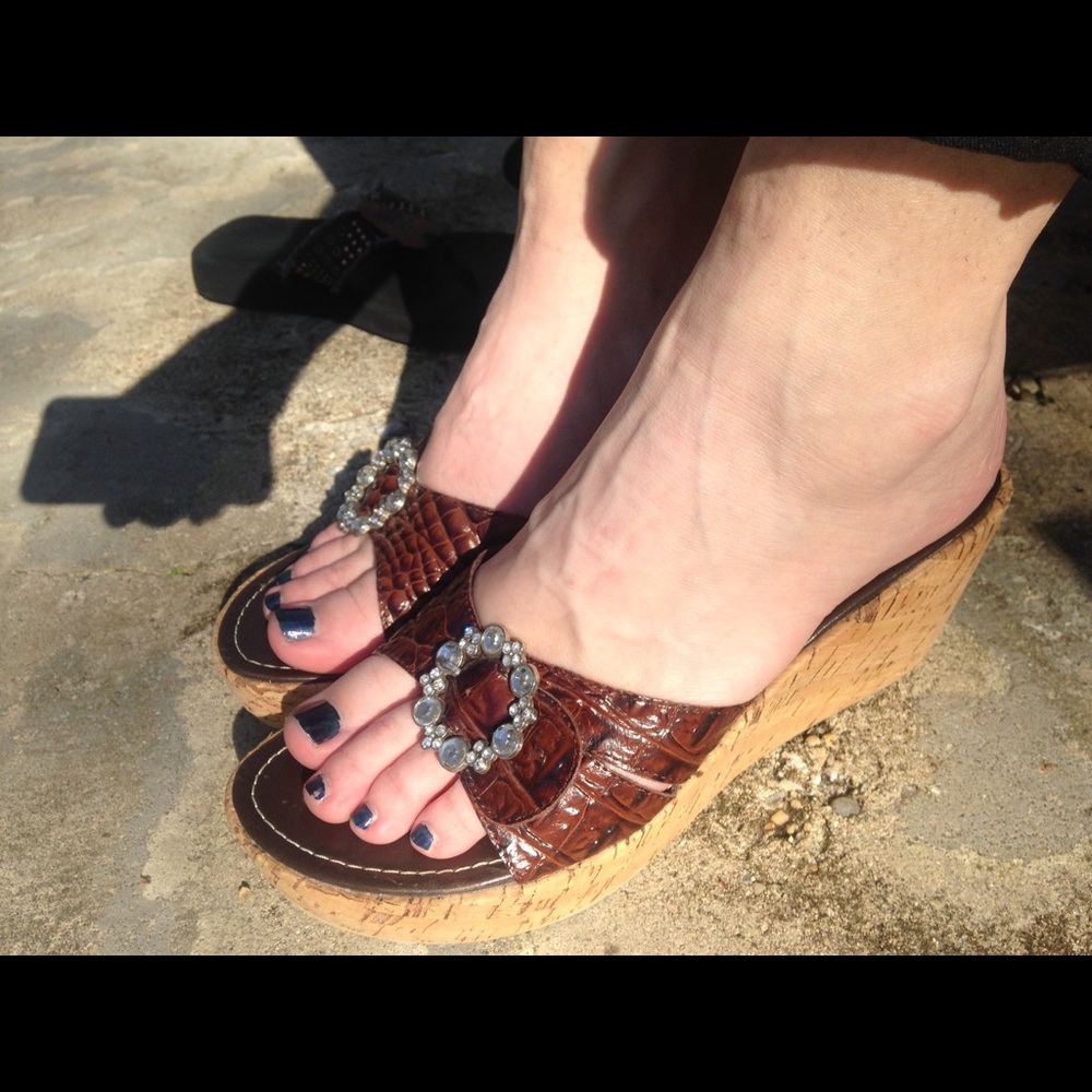 Yellow Box faux croc and rhinestone sandals size 8