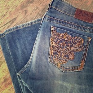 Adikto jeans