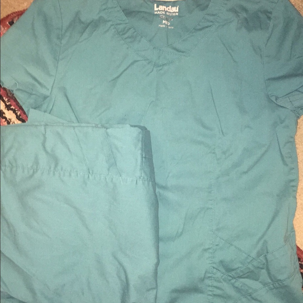 Scrub set