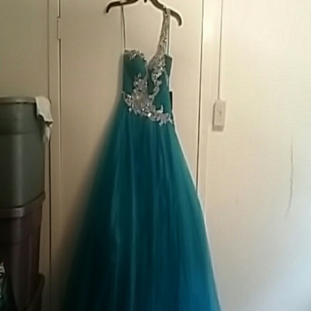 Unused prom dress