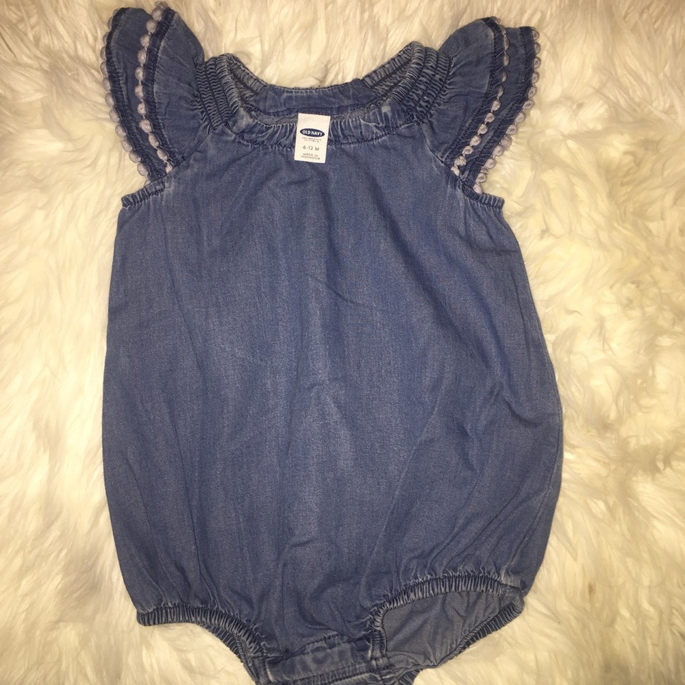 Old Navy onesie 6-12 months