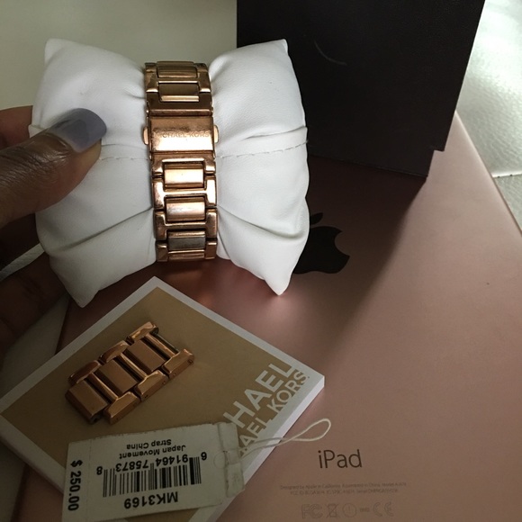 Michael Kors Rose Gold Watch main image 5