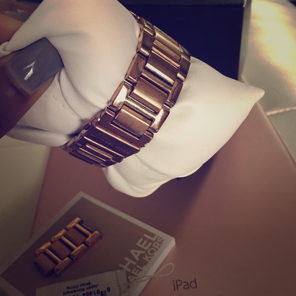 Michael Kors Rose Gold Watch main image 6