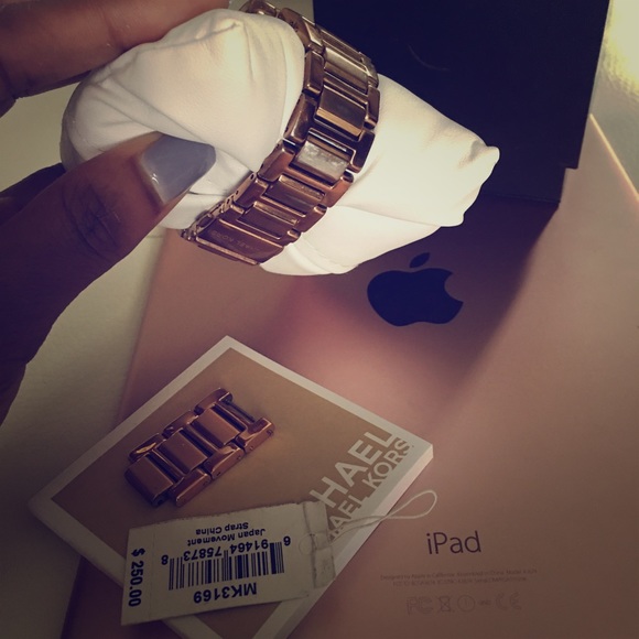 Michael Kors Rose Gold Watch main image 4