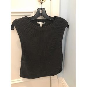 Sleeveless knit sweater