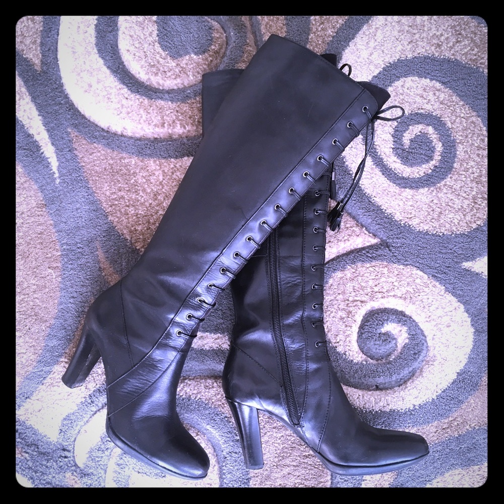 Tahari Lawton Boots