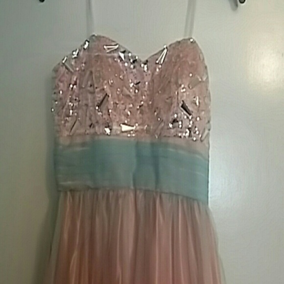Prom dress - Picture 2 of 2