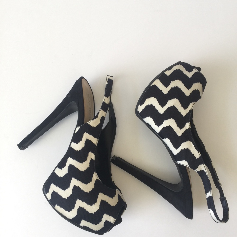 ❣️SALE❣️SZ 8, BLACK/WHITE HEEL/PLATFORM❤