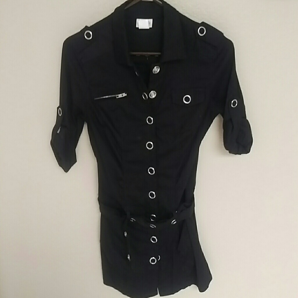 Great top to wear with leggings!