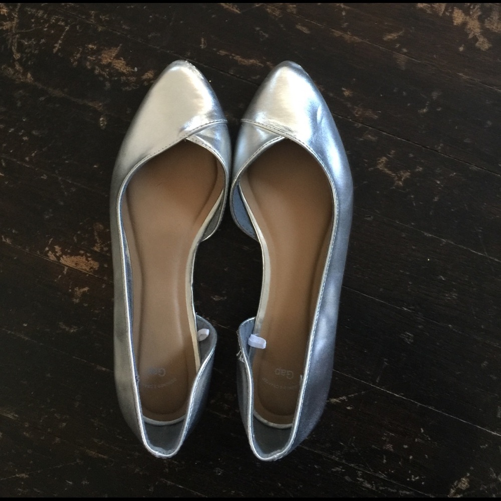 Silver pointy flats