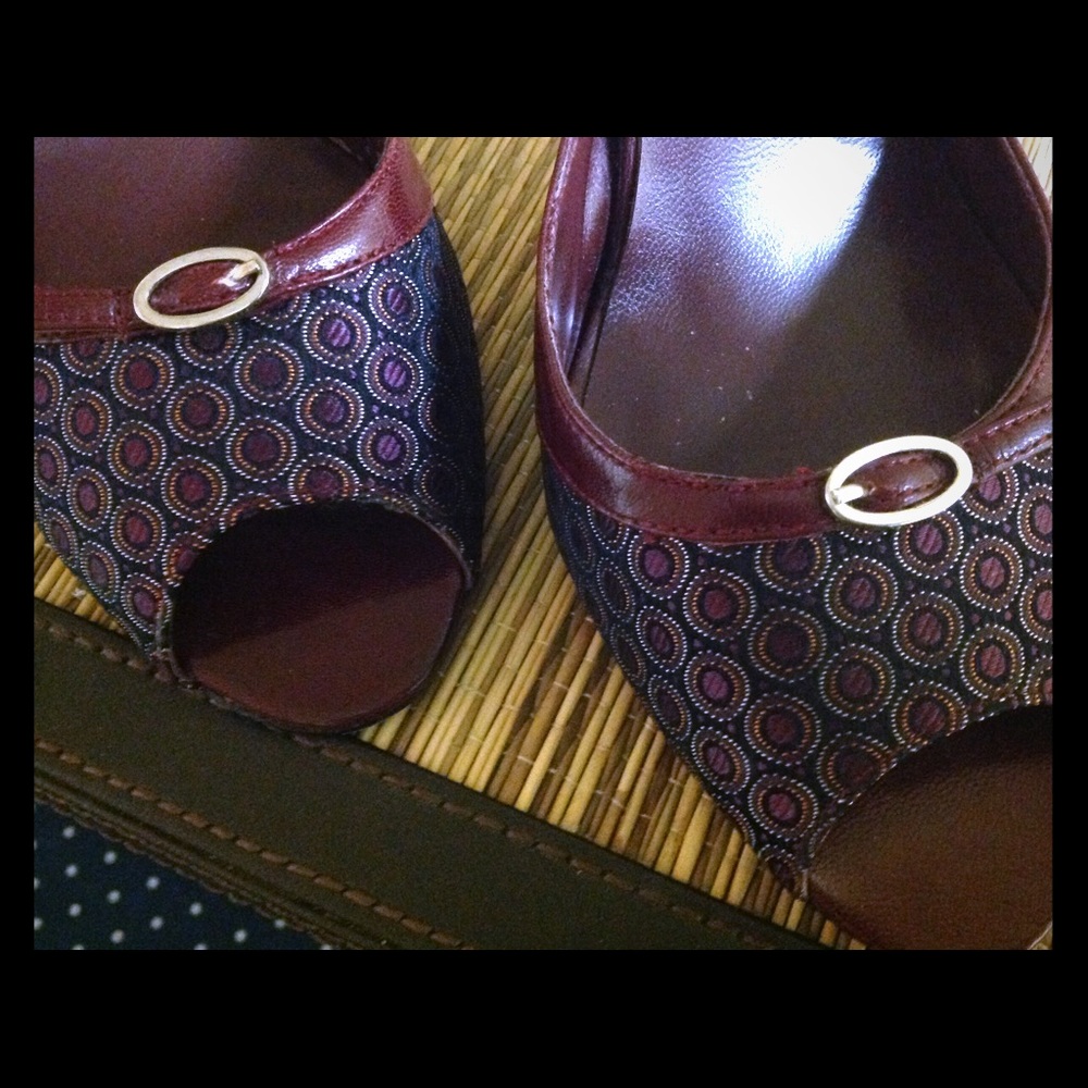 Shoes - Picture 2 of 3