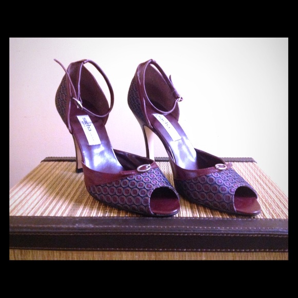 Shoes - Picture 1 of 3