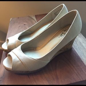 Comfy peep-toe wedge heels