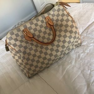 Louis Vuitton speedy