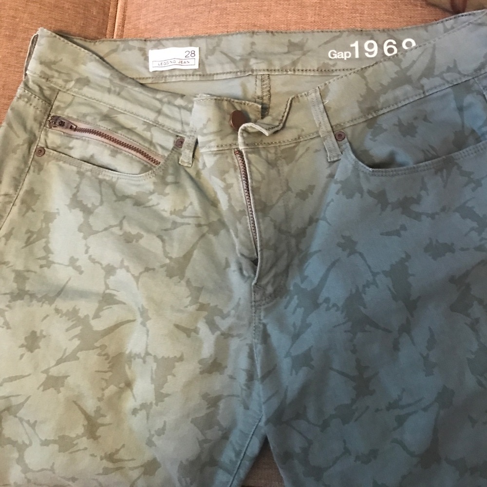 GAP Patterned Pants - Picture 3 of 3