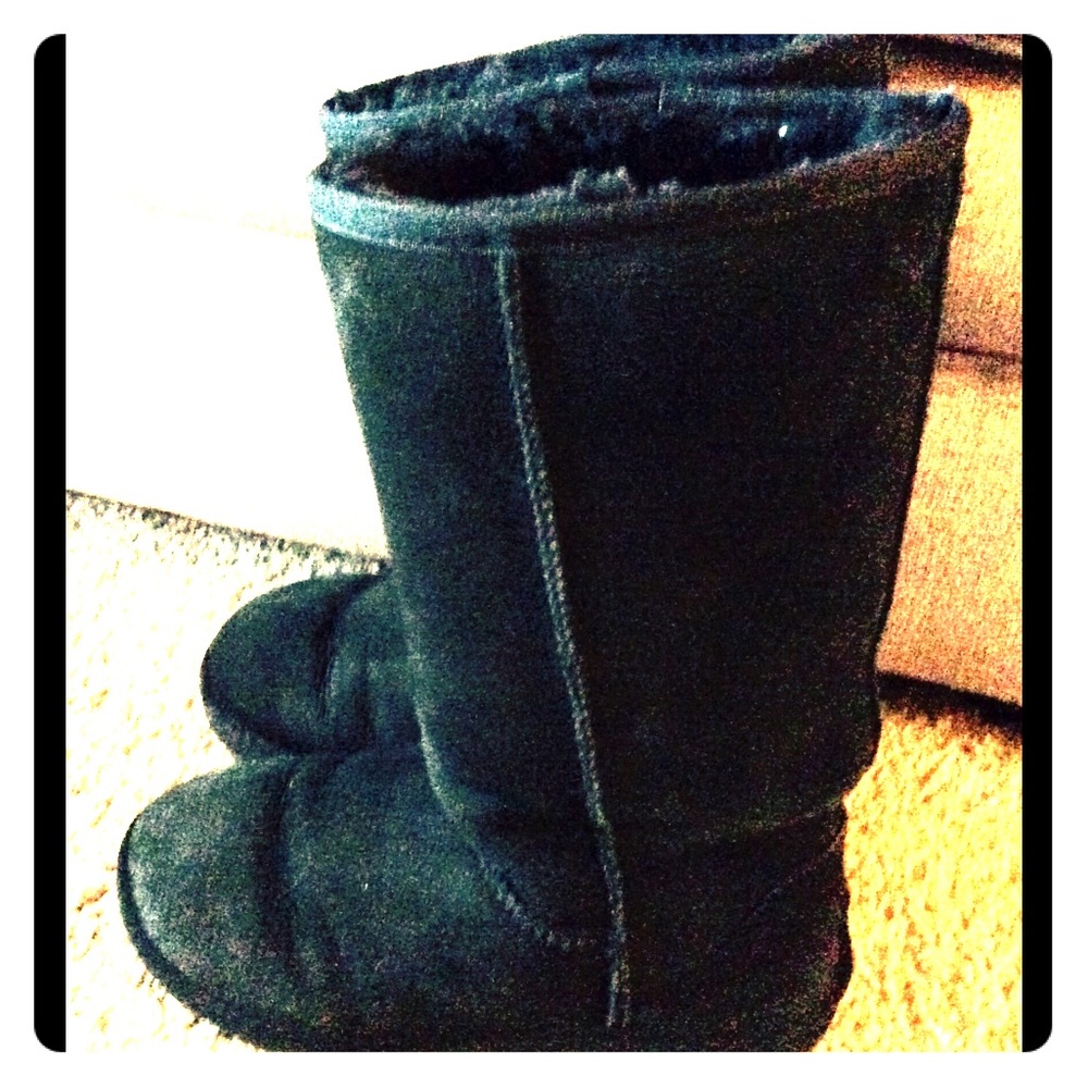 Black Uggs size 7