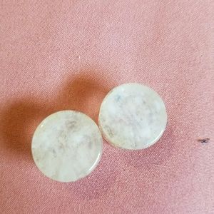 Sandstone plugs