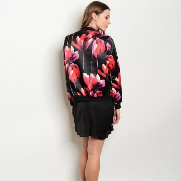 LAST // 5 ⭐️ rated Tulips Floral Bomber Jacket - Picture 6 of 8