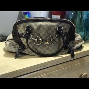 Gucci handbag used but good condition. Only