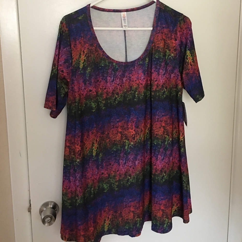 Rainbow lularoe perfect tee.