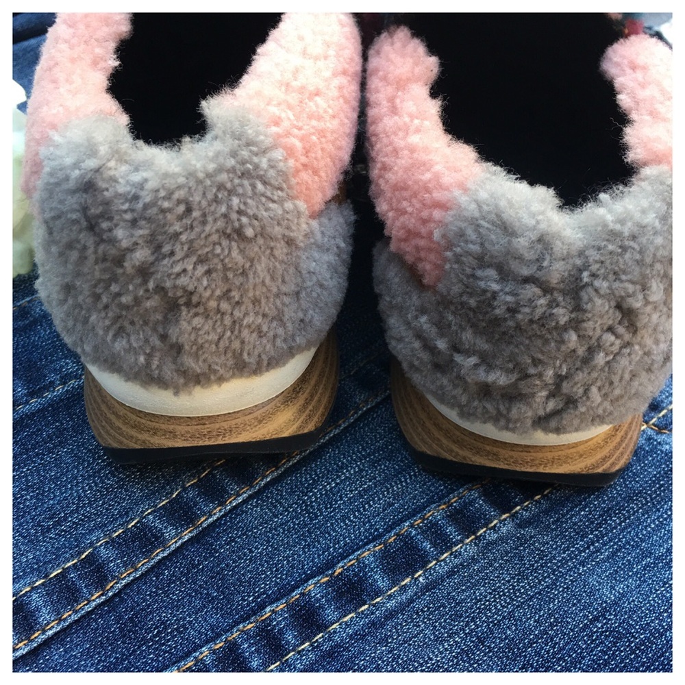 🎉 FENDI PATCHWORK SHEARLING COLOR BLOCK SNEAKERS - Picture 4 of 6