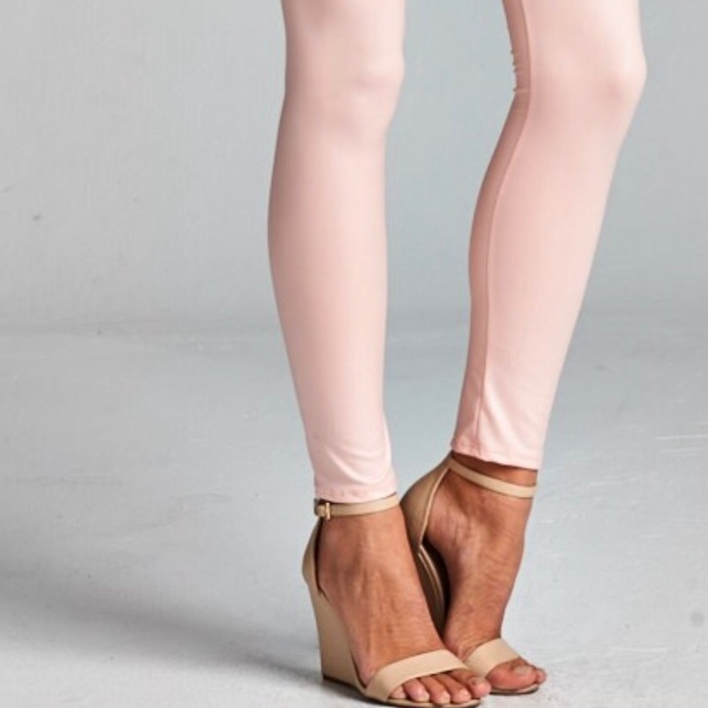 🌸White Faux Leather Leggings - Picture 3 of 8
