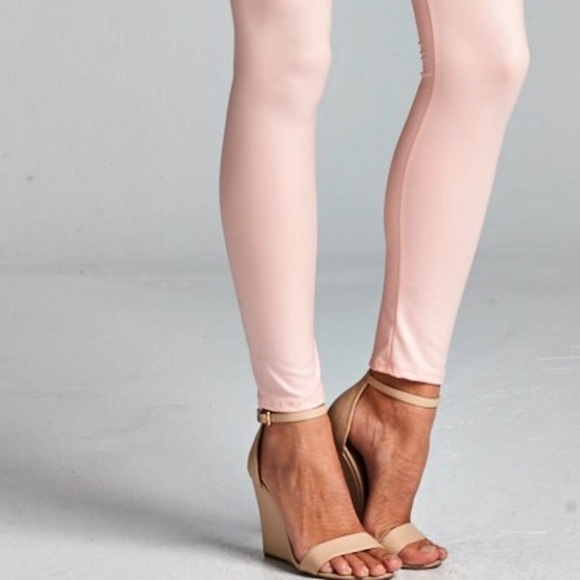 🌸White Faux Leather Leggings - Picture 3 of 8