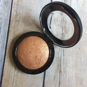 💄 NWOT MAC Mineralized Skin Finish Gold Deposit