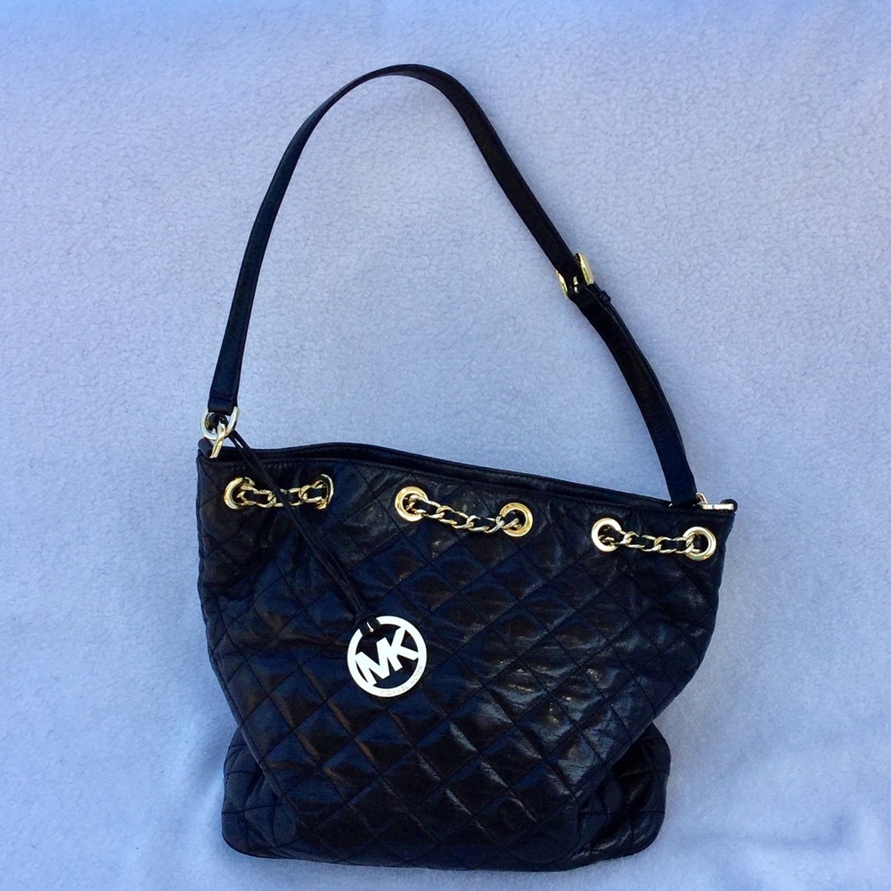 Michael Kors Susannah Large Quilted Drawstring bag - Picture 1 of 7