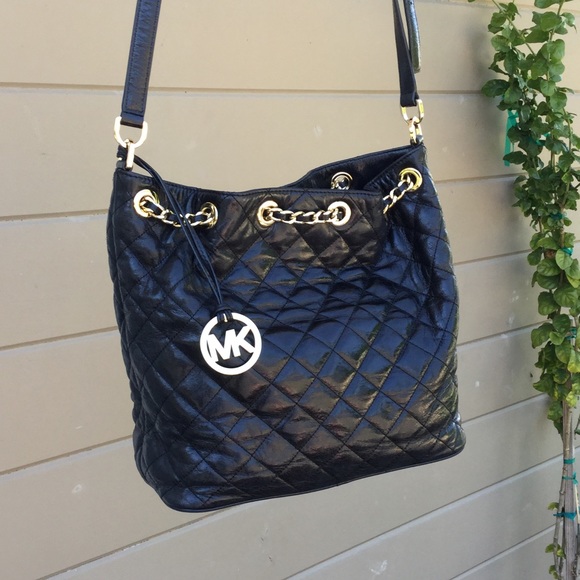 Michael Kors Susannah Large Quilted Drawstring bag - Picture 2 of 7