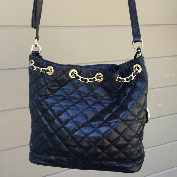 Michael Kors Susannah Large Quilted Drawstring bag - Picture 3 of 7