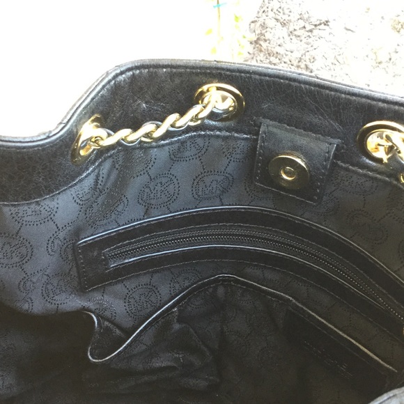 Michael Kors Susannah Large Quilted Drawstring bag - Picture 5 of 7