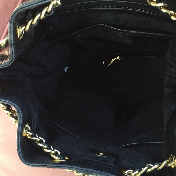 Michael Kors Susannah Large Quilted Drawstring bag - Picture 6 of 7